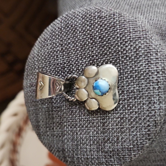 Adorable NWOT Golden Hills Turquoise Dog Paw Pendant πβ₯οΈ πΎ - Picture 8 of 10